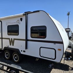 Quality 2014 Winnebago Minnie Travel Trailer-18 foot-Loaded-Easy Tow
