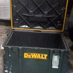 DEWALT

TOUGHSYSTEM 2.0 24 in. Mobile Tool Box

OBO