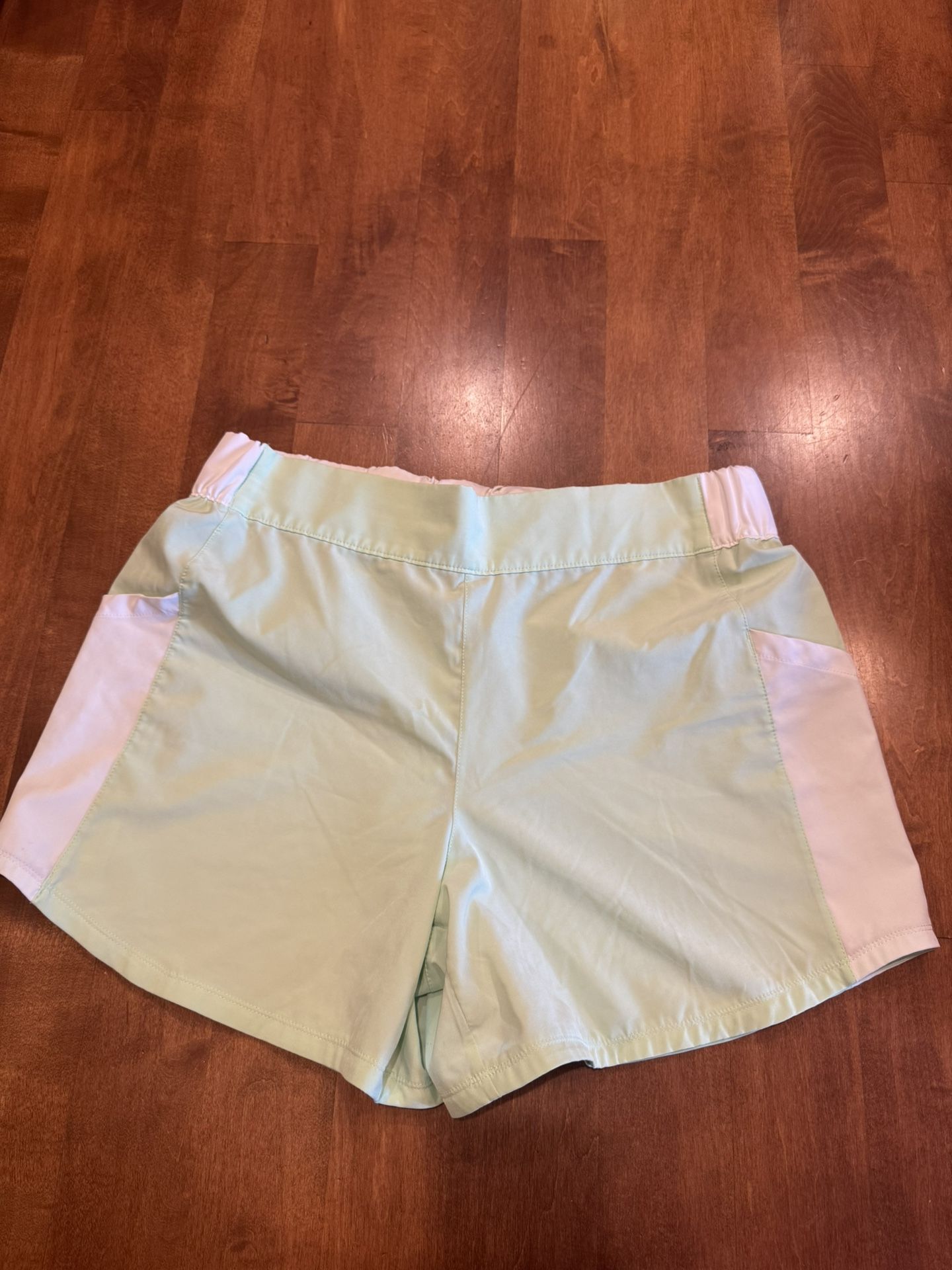Women’s Columbia shorts shipping available