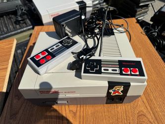 Nintendo NES-001 NES Entertainment System Console, Grey Body w/ (2) Controllers