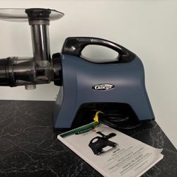 Omega Cold Press 365 MM1500 Juicer - Like New! 