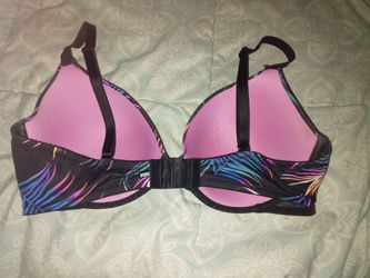 VS 36DD BRA. INAPPROPRIATE COMMENTS WILL BE REPORTED! for Sale in