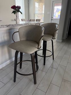 3 Bar stools