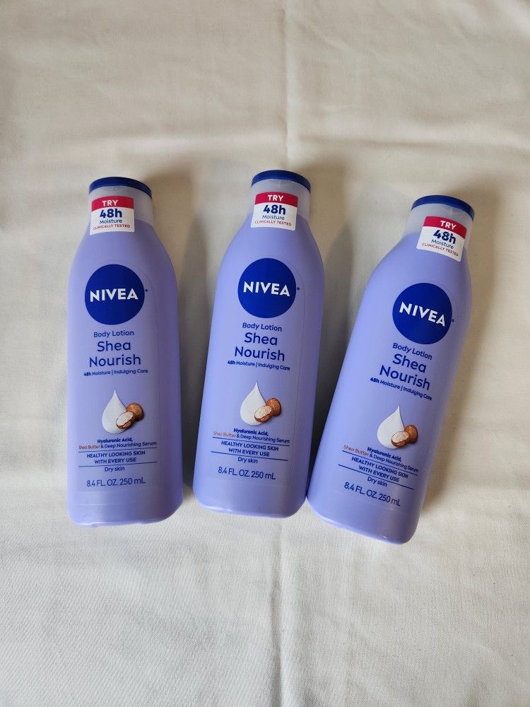 NIVEA Smooth Sensation Body Lotion – 8.4 oz (New)