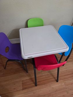 Lifetime Children's Table and 4 Stacking Chairs / Combo