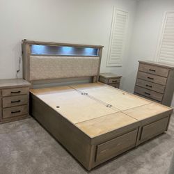 Queen calking bedroom sets