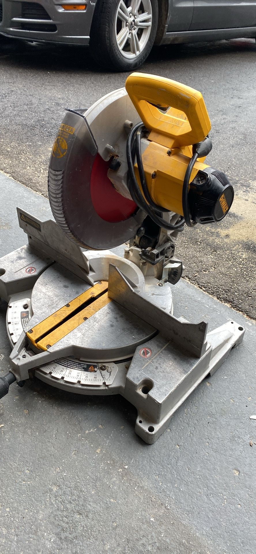 DeWalt705 Compound Miter Saw