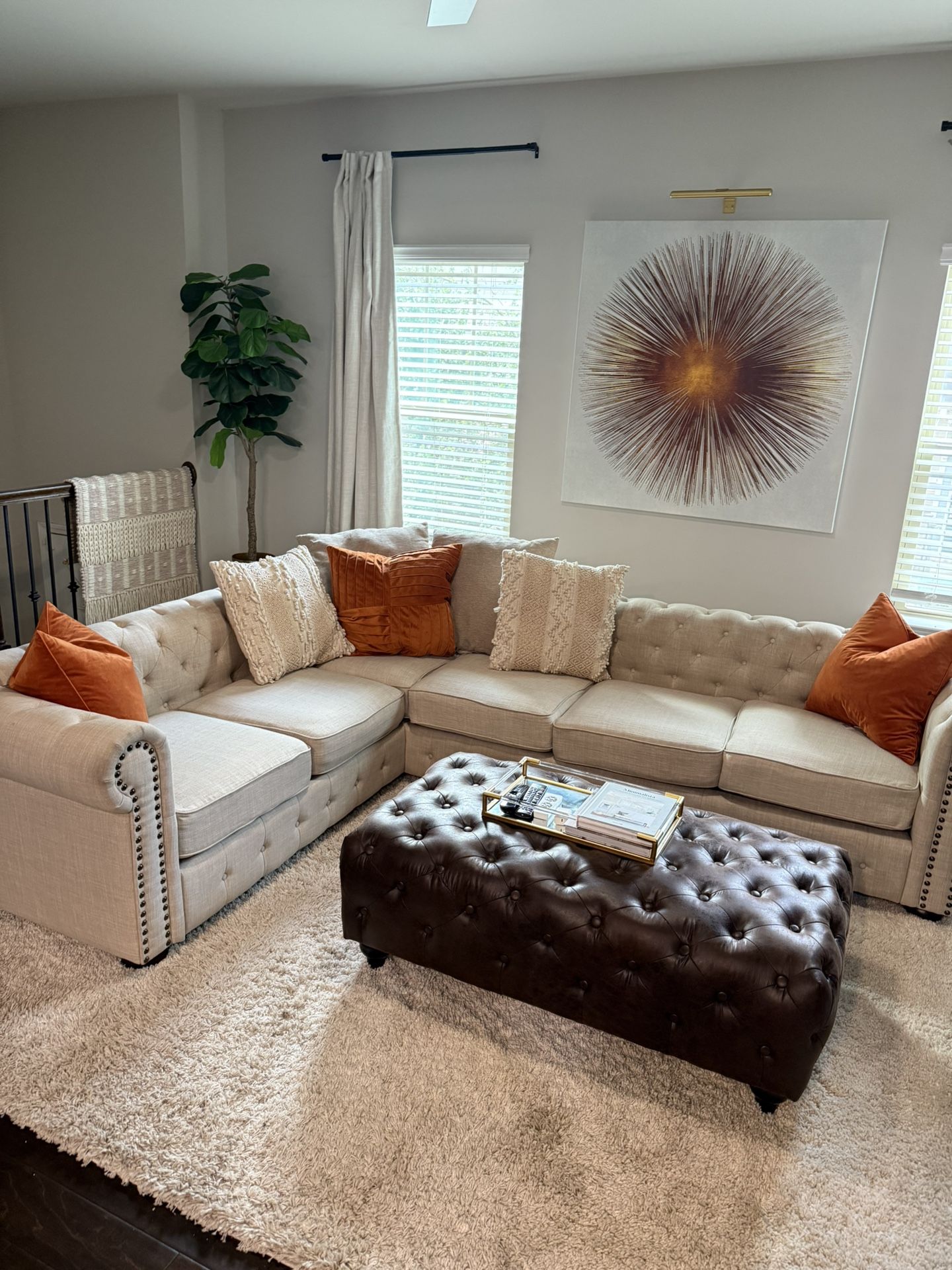 Sectional/ 2 couches (it’s separates w/ an added side piece. 