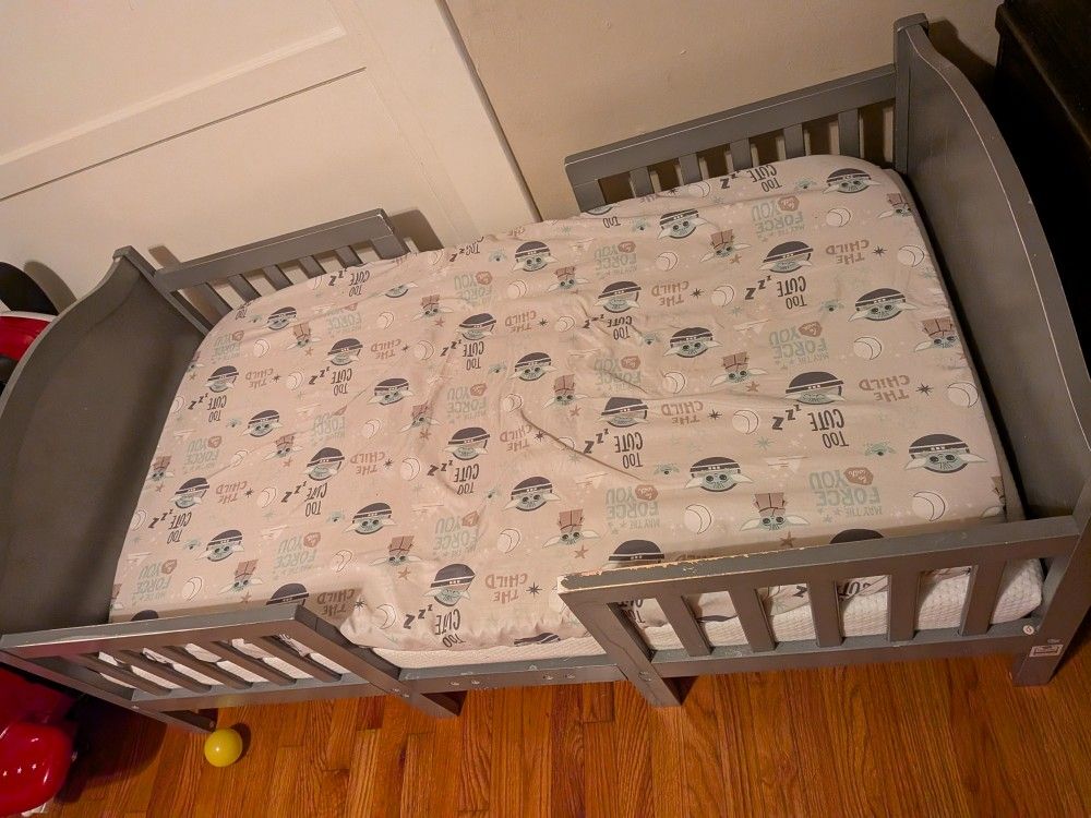 Toddler bed