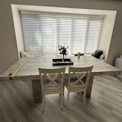 Dinning Table 