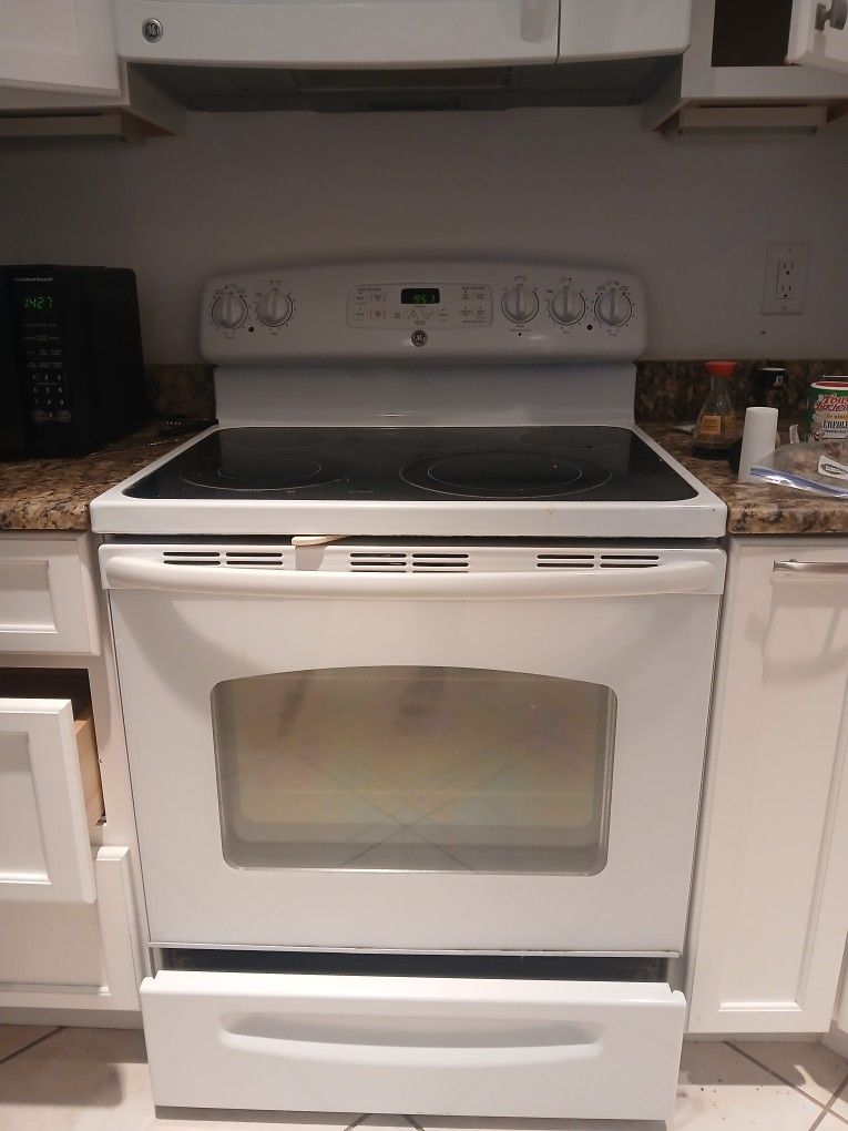 Whirlpool Stove, White