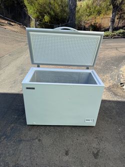 Commercial large 9.6 cubic deep chest freezer black diamond brand (free local delivery)