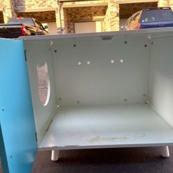 Cat cabinet with doors
