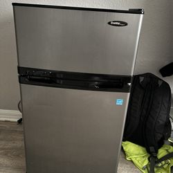 Mini Fridge with Freezer