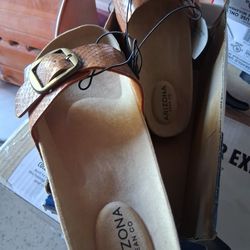 Ladies sandals. New. Size 7