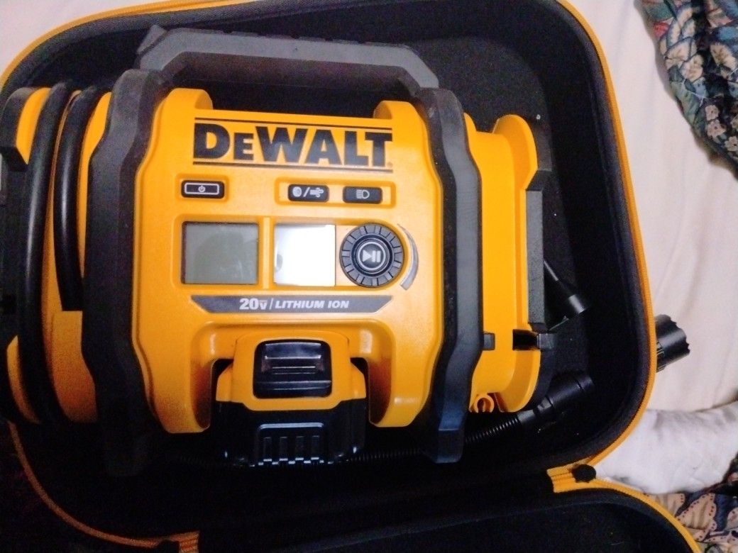 DeWalt Tire Pump. Battery Included.