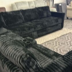 New Sectional Jumbo Corduroy Couch with Charging Station & Cup Holders! Free Delivery 🚚!