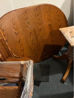 Round kitchen table with leaf