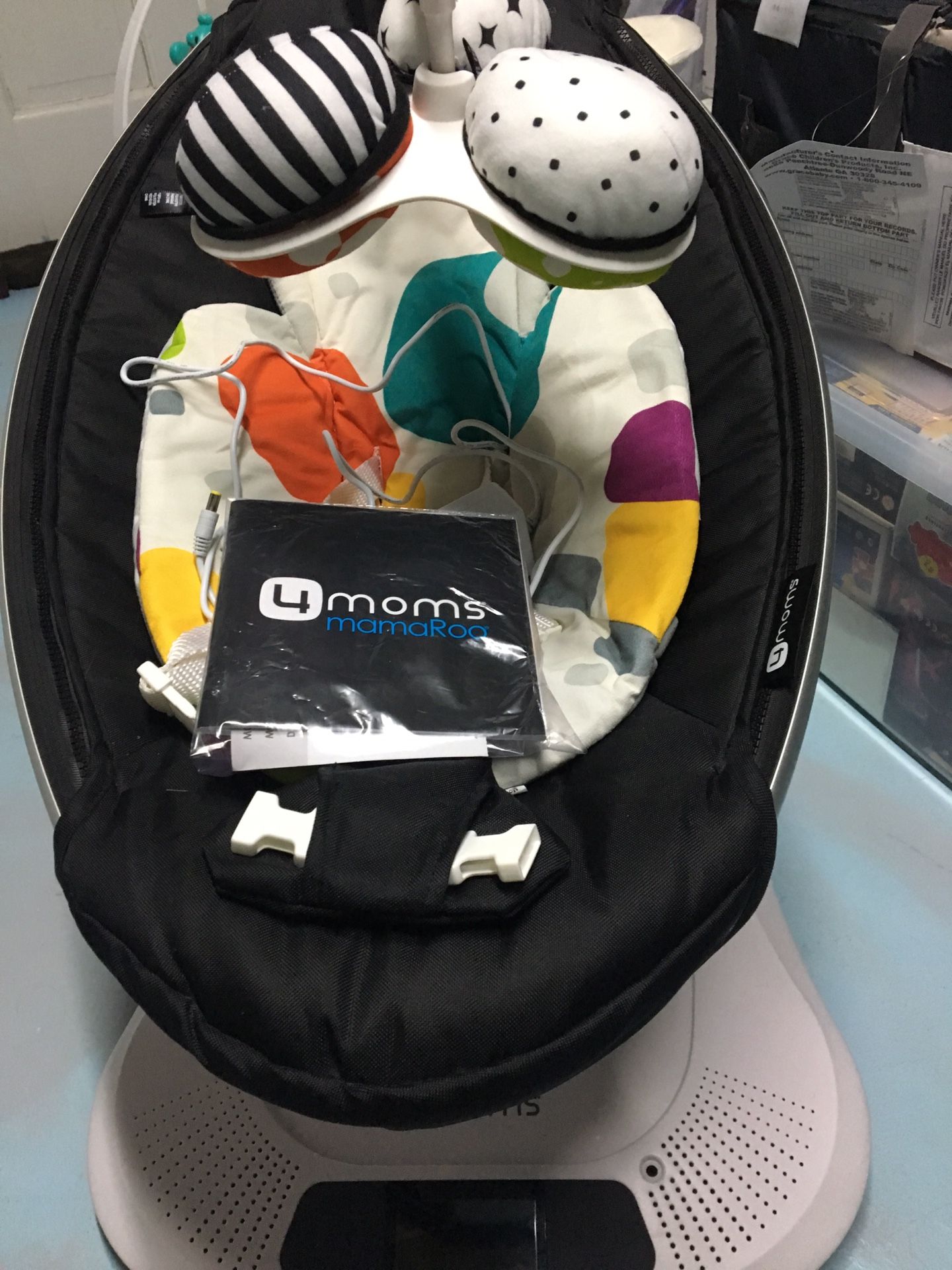 Mamaroo baby swing for sale ! Only $125 like new