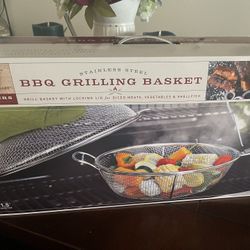 BBQ Grilling Basket with locking lid-brand New ! 