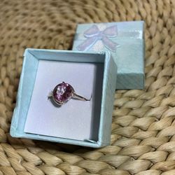 Beautiful 10k ring with Pink sapphire