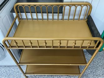 Free Changing Table