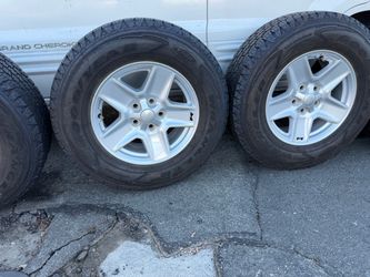 Set a 4 tires with rims include  Good year