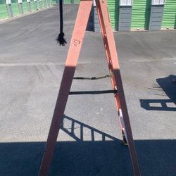 WERNER Ladder 6 ft Fiberglass Stepladder