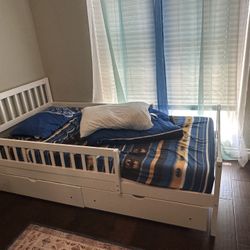 Twin Bed With Lucid Mattress
