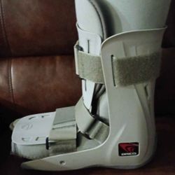 BREG Orthopedic Medical Boot 