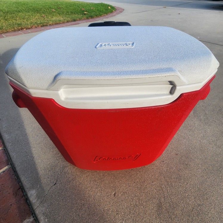 Rolling Cooler 28QT