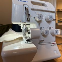 JUKI OVERLOCK MO644D