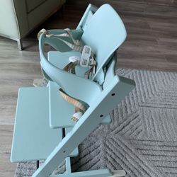 Stoke Trip Trapp High Chair With Baby Set