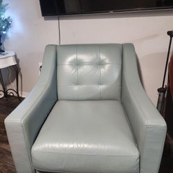 Like New Leather Chair