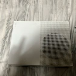 Two Xbox One S + Controller