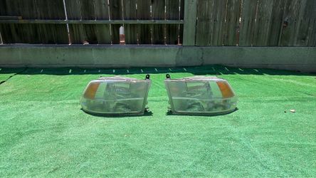 2015 Dodge Ram headlights