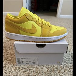 BRAND NEW JORDAN 1 LOW “YELLOWSTRIKE” FOR SALE!!!  SIZE 7(8.5W) $125