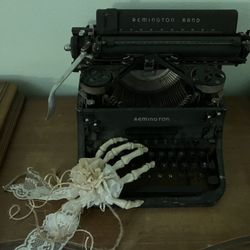 Embellished Gasparillo Skeleton Hand•Measurements In Photos 