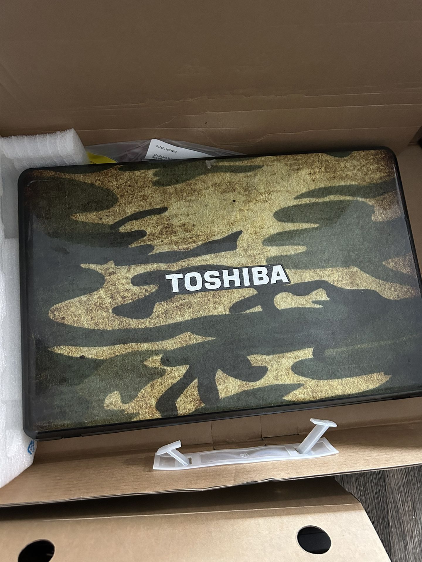 Toshiba Lap Top New 