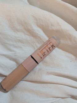LIKE NEW MAYBELLINE LIFTER CONCEALER