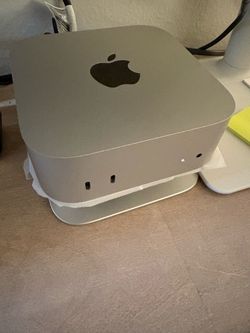 Mac Mini M4 and monitors