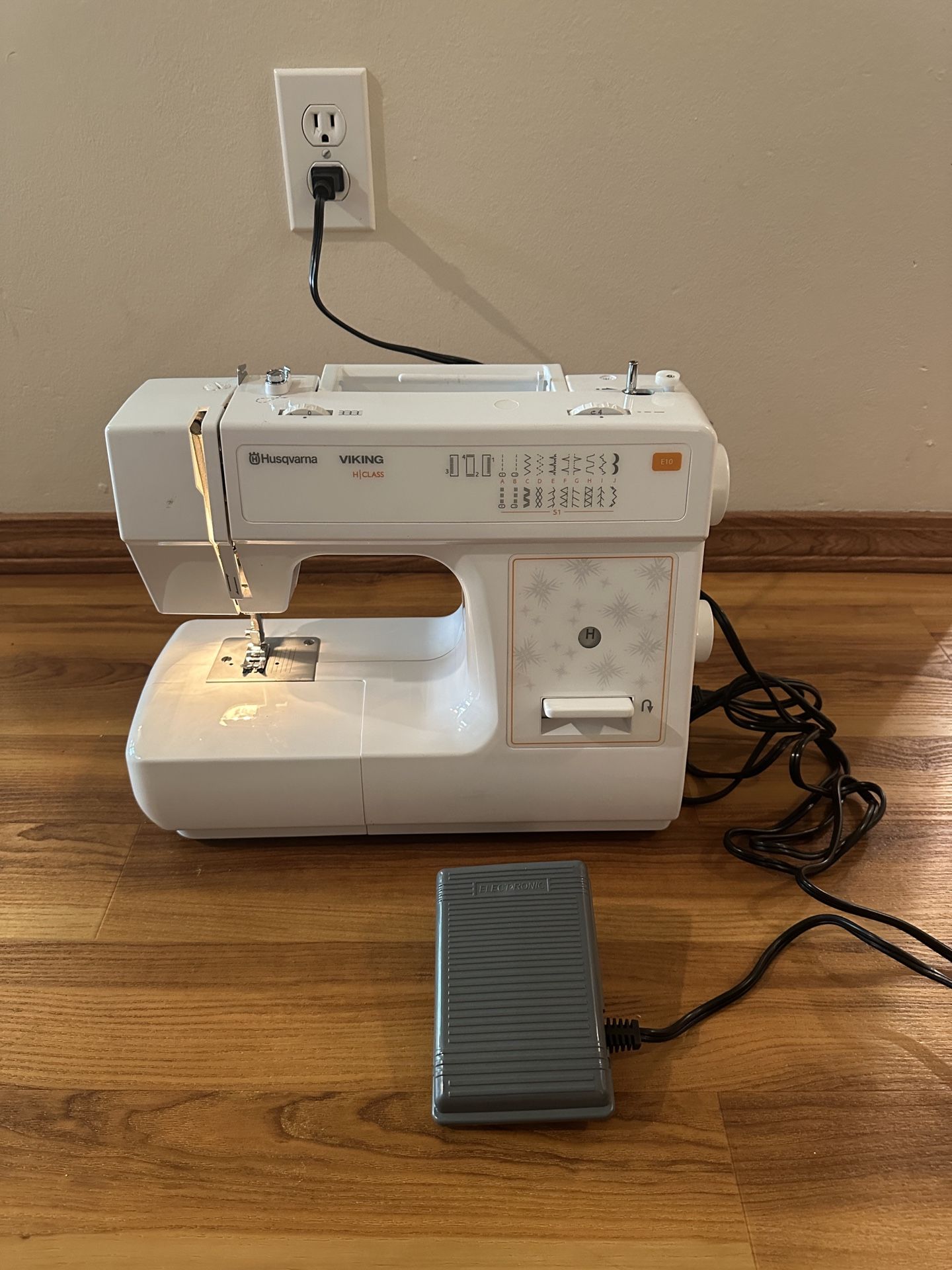Husqvarna Viking E10 Sewing Machine 