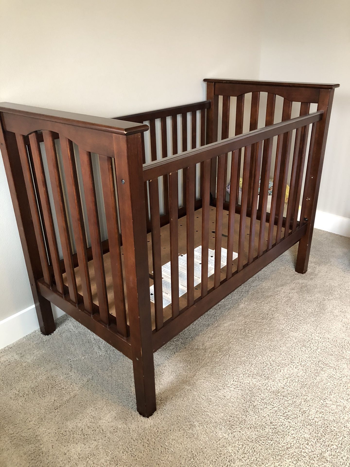 Pottery Barn Kendall Crib & Changing Table w/baskets for Sale in