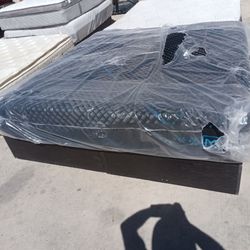 New king memory foam hybrid mattress only