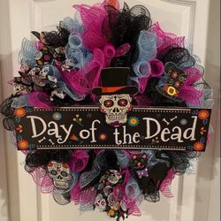 Centerpieces And  Wreaths  All Coustom  Made 