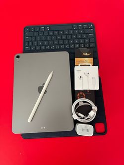 Apple IPad Air 11 (M3 chip / 2025 Model) 128GB with pen, keyboard case & Accessories