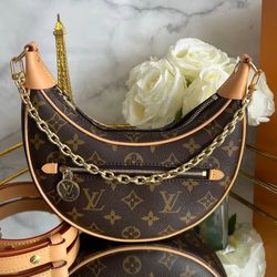 LOUIS VUITTON Loop 
