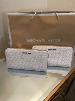 New!!!! Michael Kors Large Wallets 