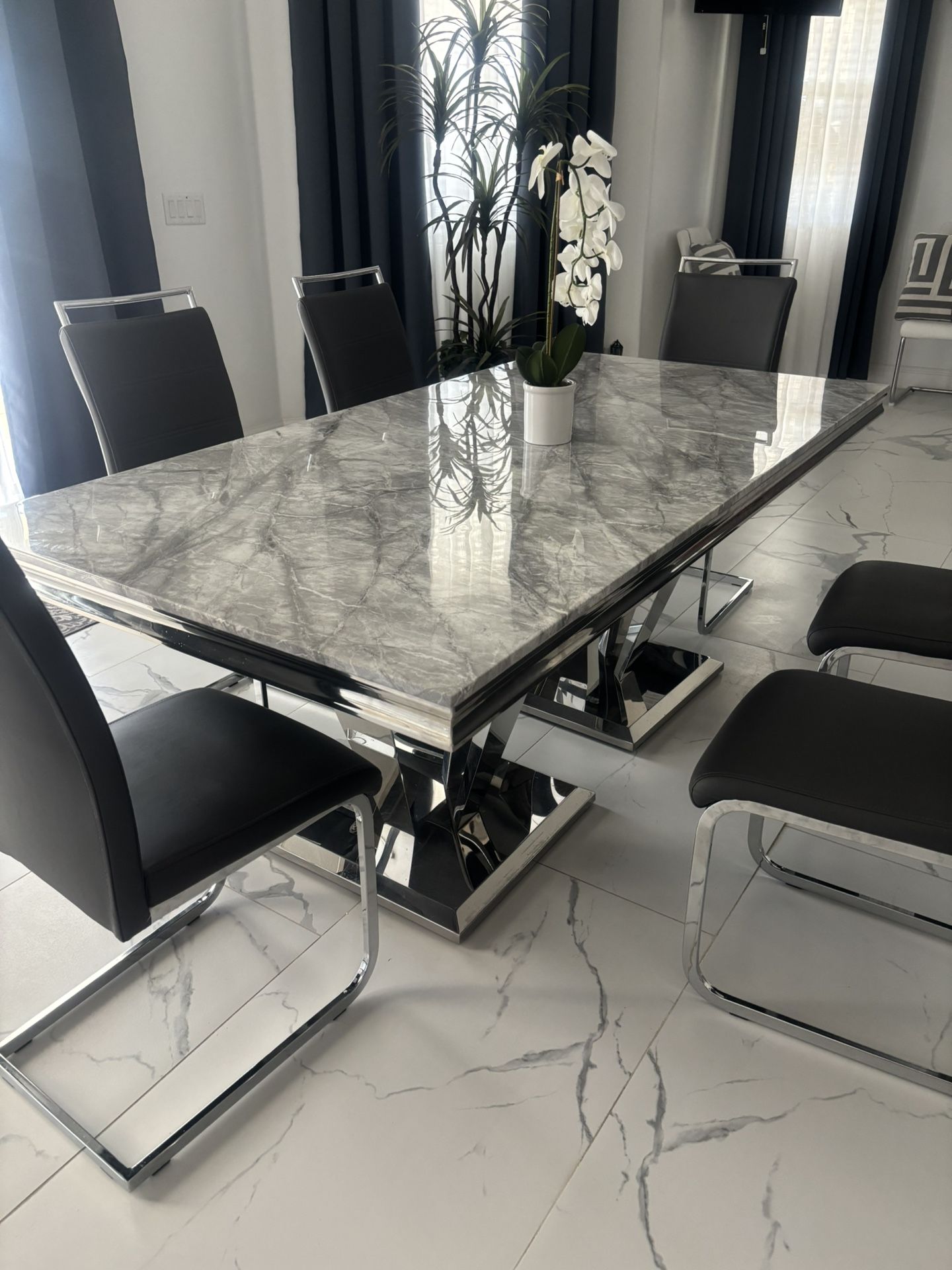 Dining table  And Six Chairs 