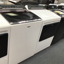 New Scratch And Dent Whirlpool Washer And Dryer Set. 1 Year Warranty 